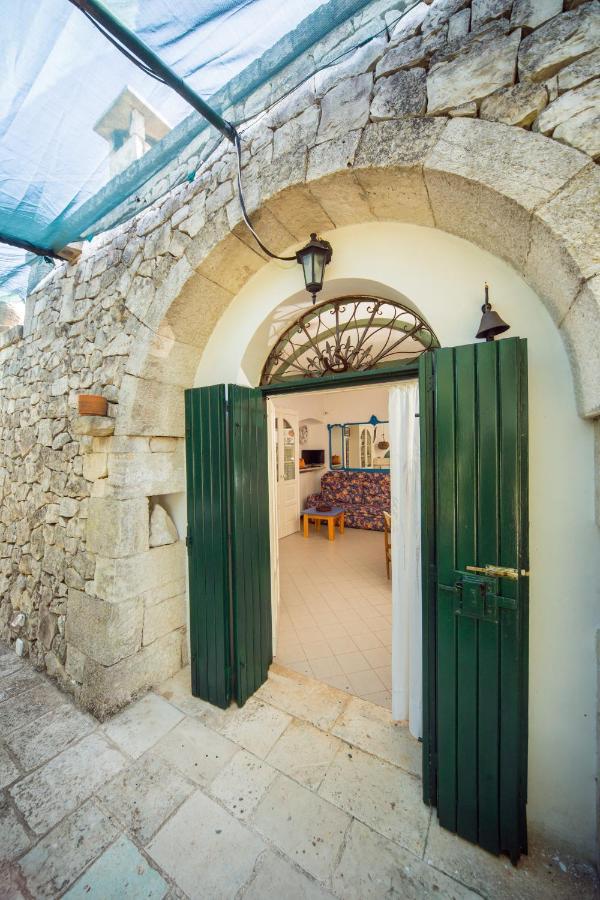 Trulli Girasoli E Viole Cocolicchio Exterior photo