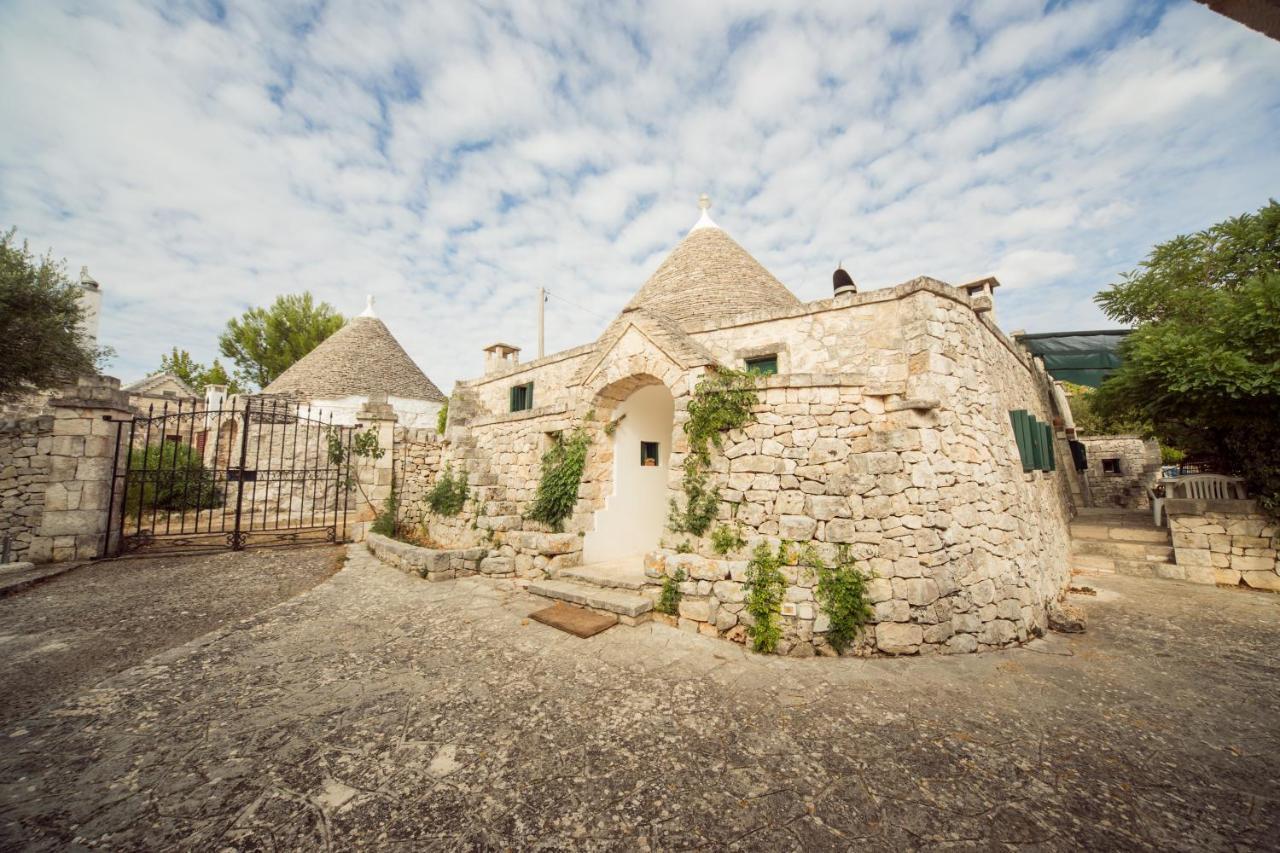 Trulli Girasoli E Viole Cocolicchio Exterior photo